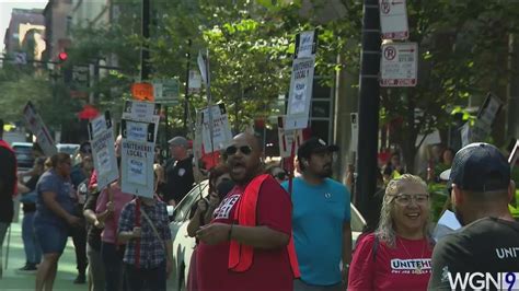 Kinzie Hotel workers stage protest, accuse business of retaliation